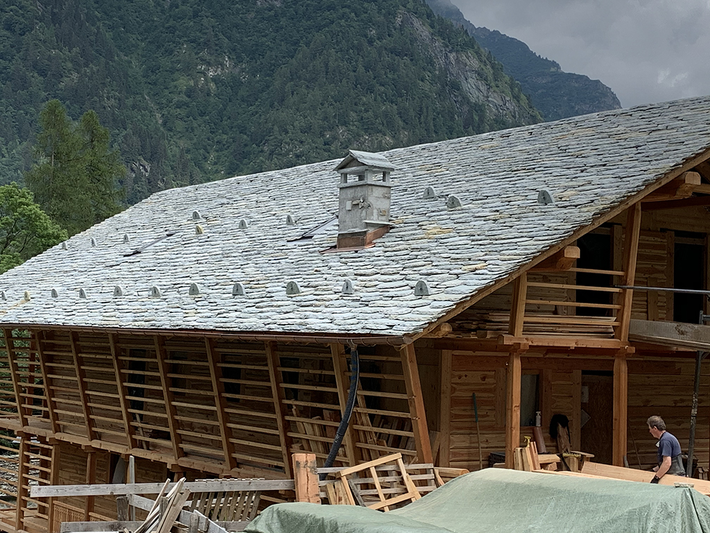 copertura in luserna grigia posa  Valsesiana